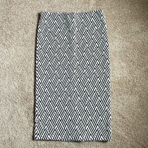 Zara Trafaluc Aztec / Geo Striped Black & Ecru Pencil Skirt   Size Medium